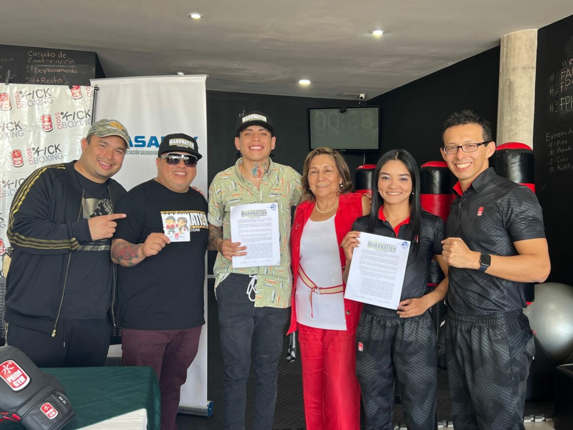 Dos boxeadores salvadoreños firmaron contrato con una promotora internacional de boxeo profesional