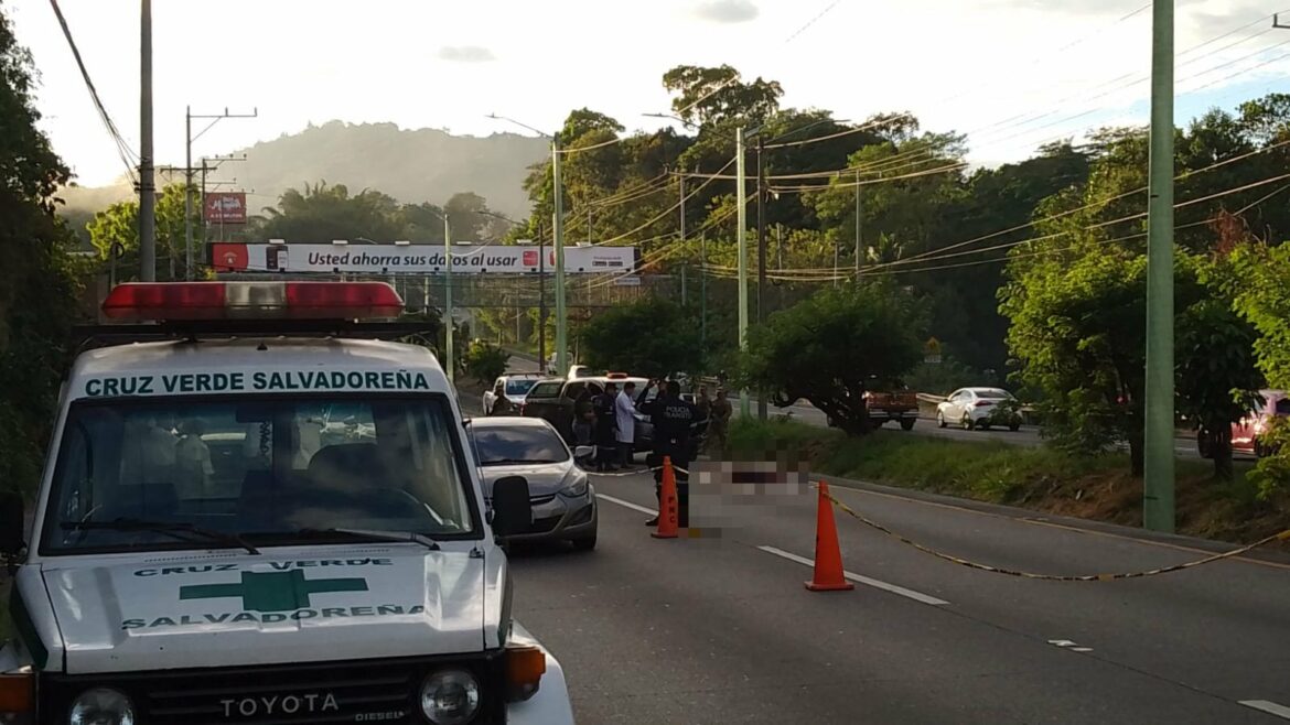 Hombre fallece atropellado en el Km 17 de la Autopista Comalapa