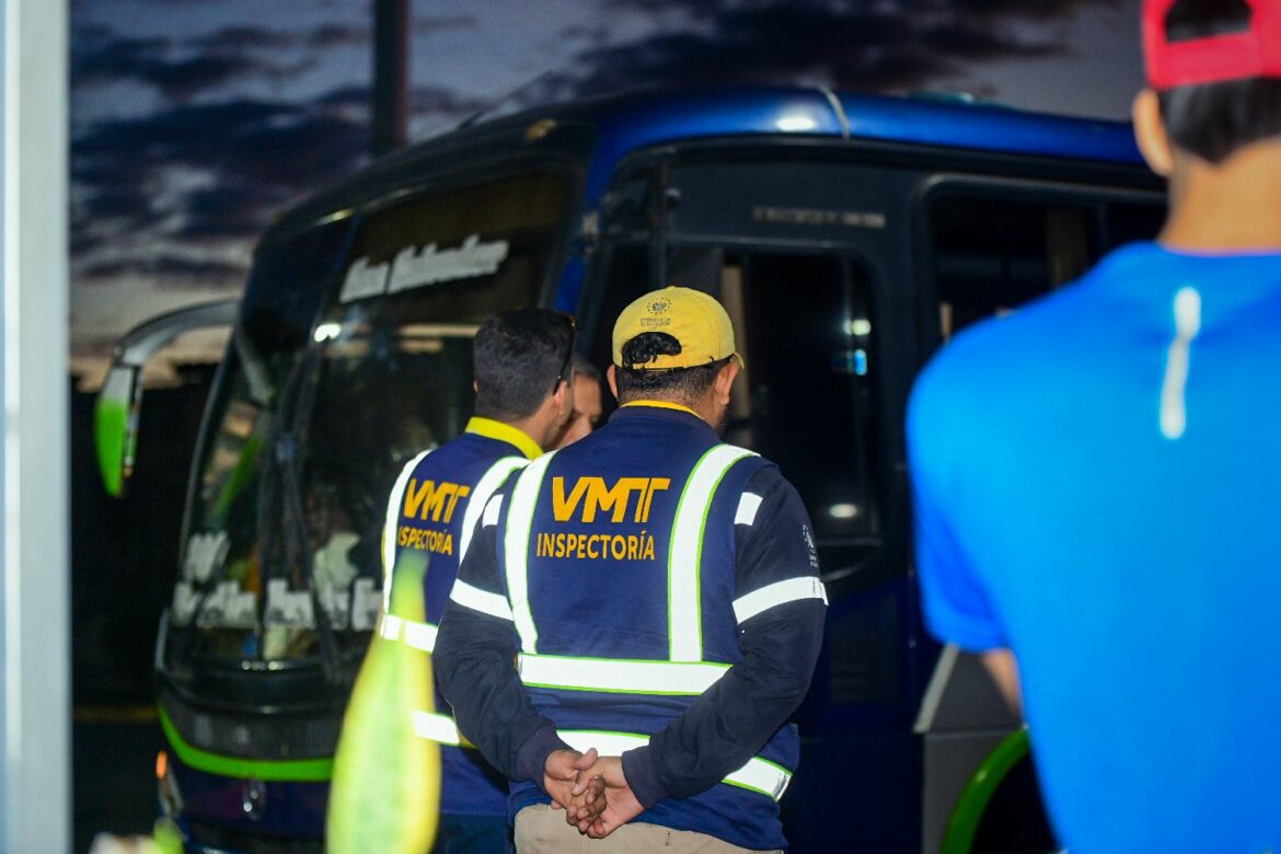 El Gobierno verifica que se mantenga la tarifa del pasaje autorizada, en la terminal de buses Nuevo Amanecer, en Soyapango