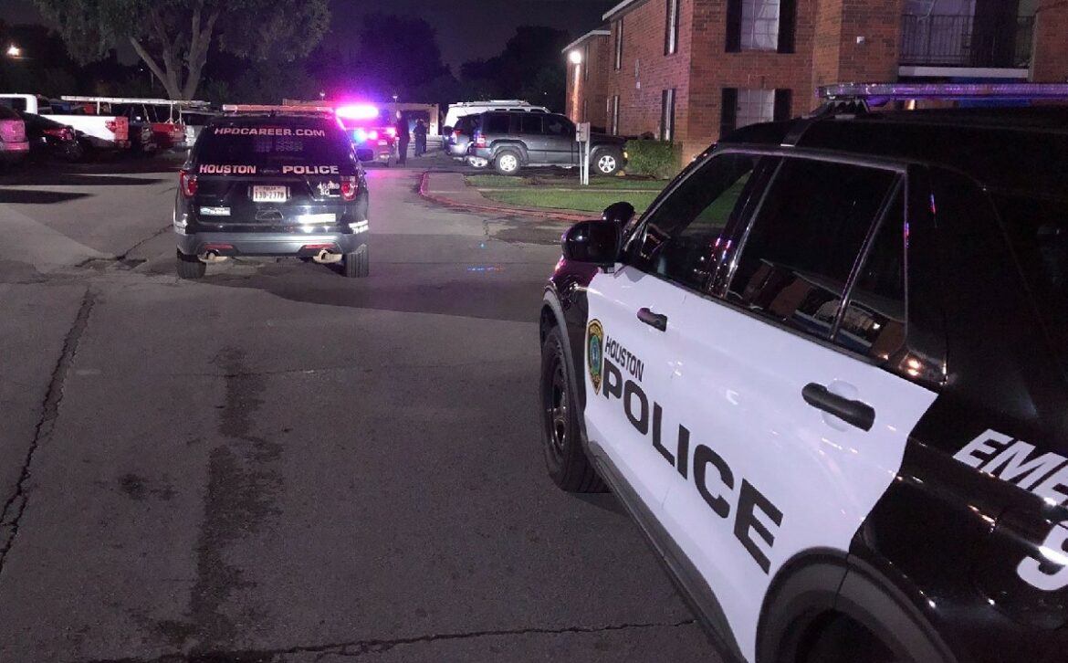 Un muerto y cuatro heridos tras balacera en un club en Houston, Texas, EE.UU.