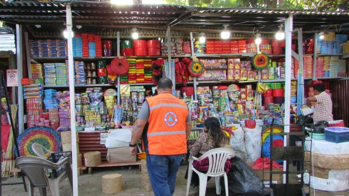 Autoridades de Santa Ana brindaron seguridad en compras navideñas
