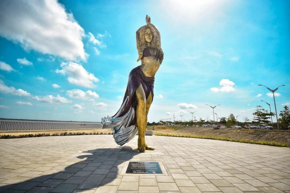 La nueva estatua de bronce de Shakira causa revuelo en redes sociales