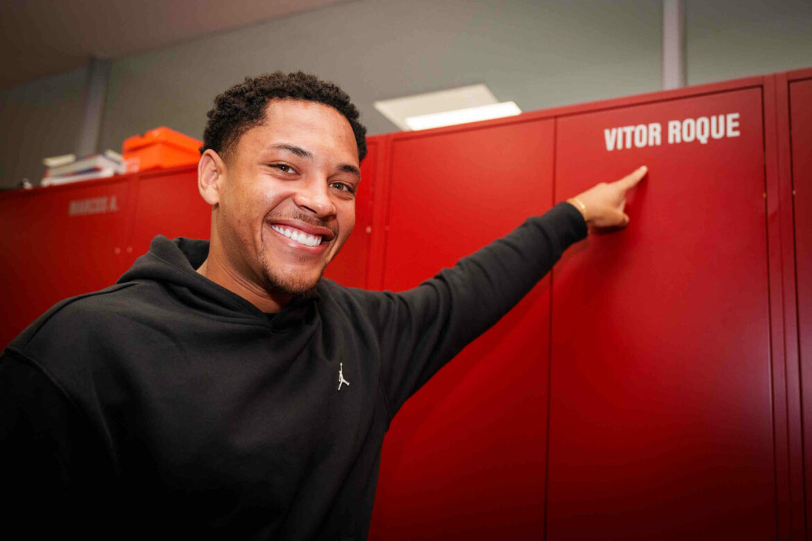 El brasileño Vitor Roque ya está en Barcelona