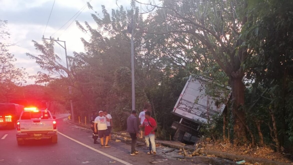 Accidente de tránsito deja cinco personas lesionadas en Cuscatlán