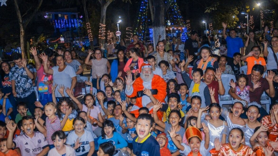 Villa Navideña en el Parque Jurásico de Santa Lucia en Ilopango