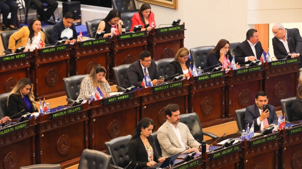 «La oposición política debería de atacar las debilidades del gobierno no las fortalezas, están llegando a un grado de desesperación», dice politólogo