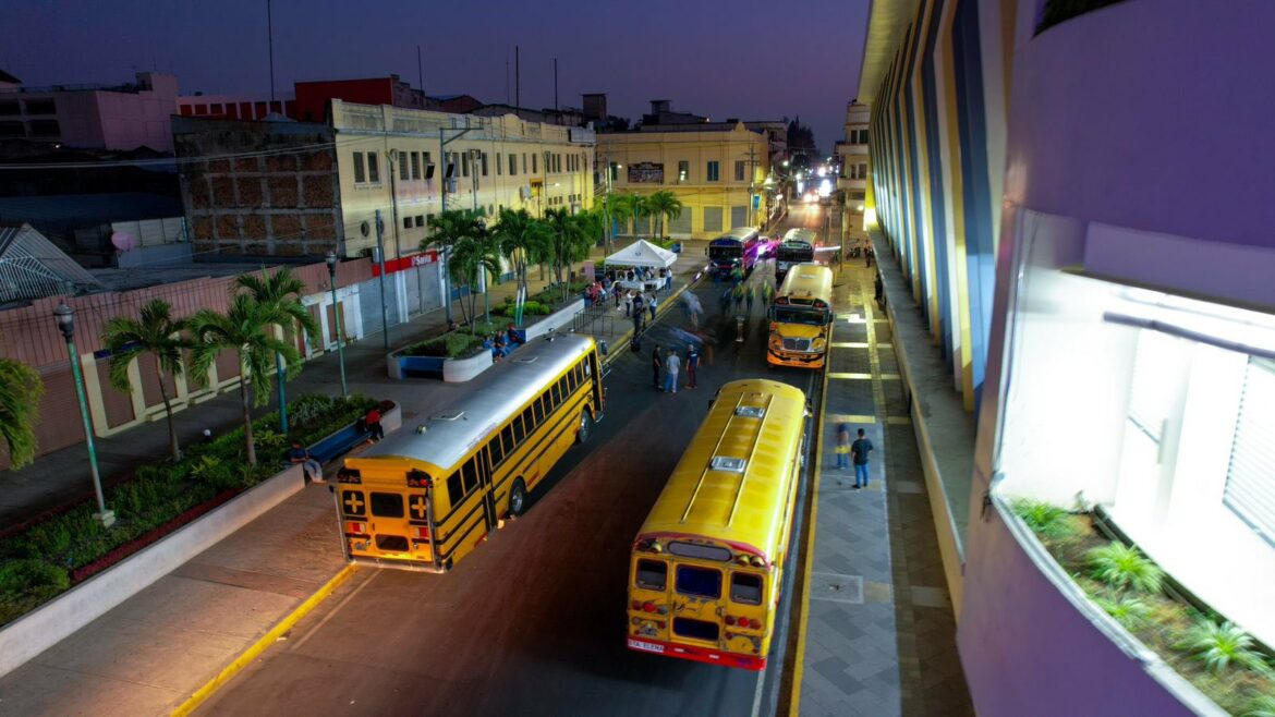 ISTU proyecta trasladar a más de 700 personas a los diferentes parques recreativos con los Buses Alegres