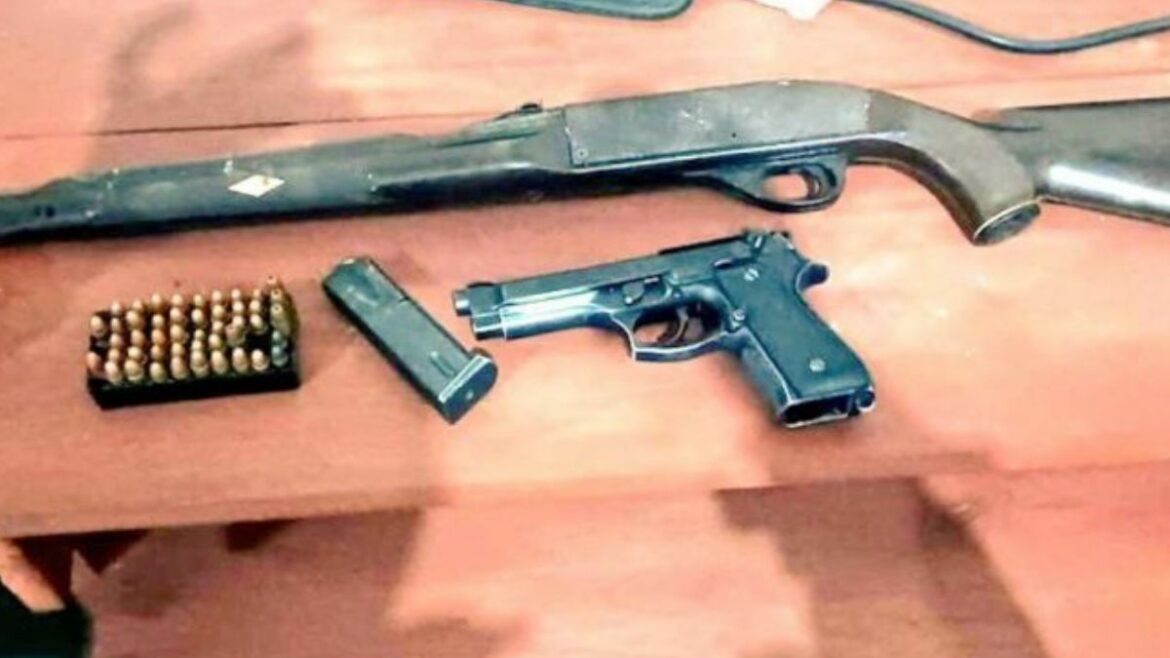 La PNC y FAES capturaron a un pandillero con dos armas de fuego en Ahuachapán
