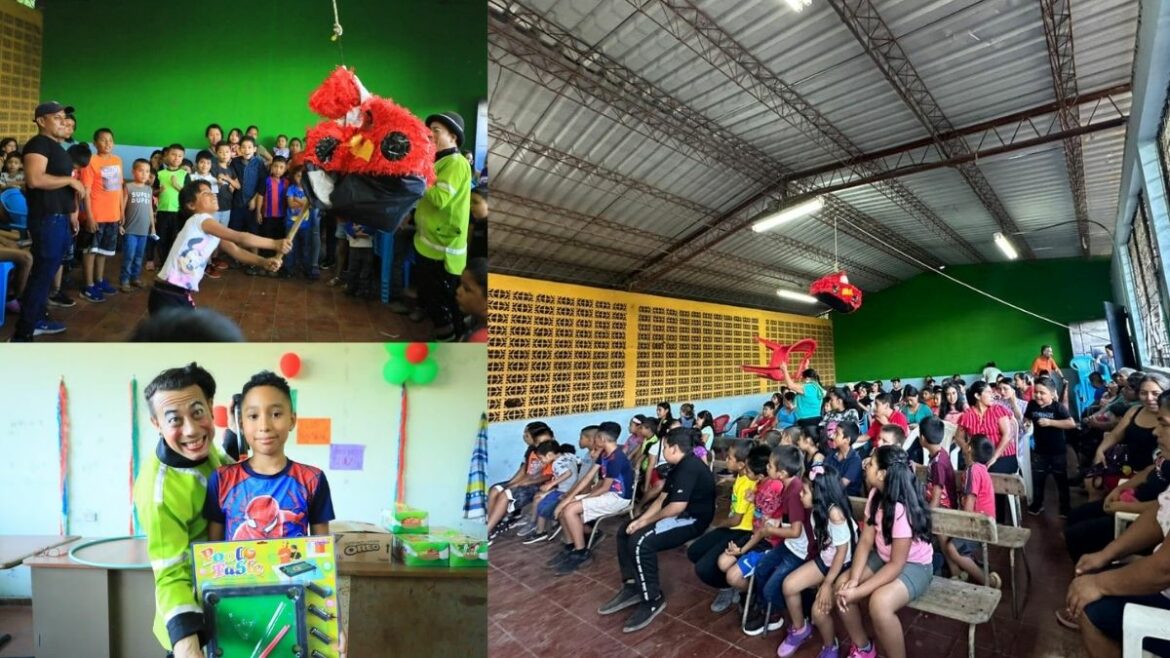Entrega de Juguetes en Cantón El Limón de Santa Tecla