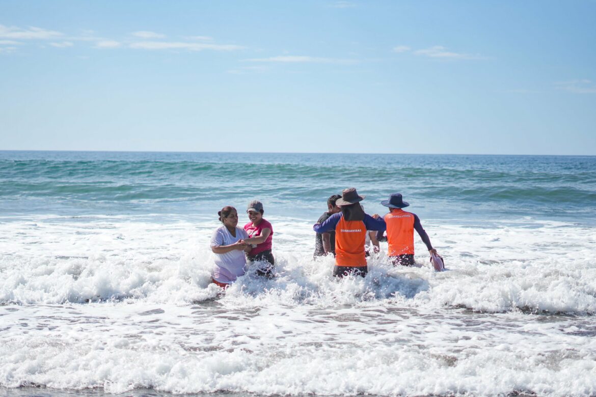 Prevén riesgo de arrastre en todas las playas por corrientes de retorno