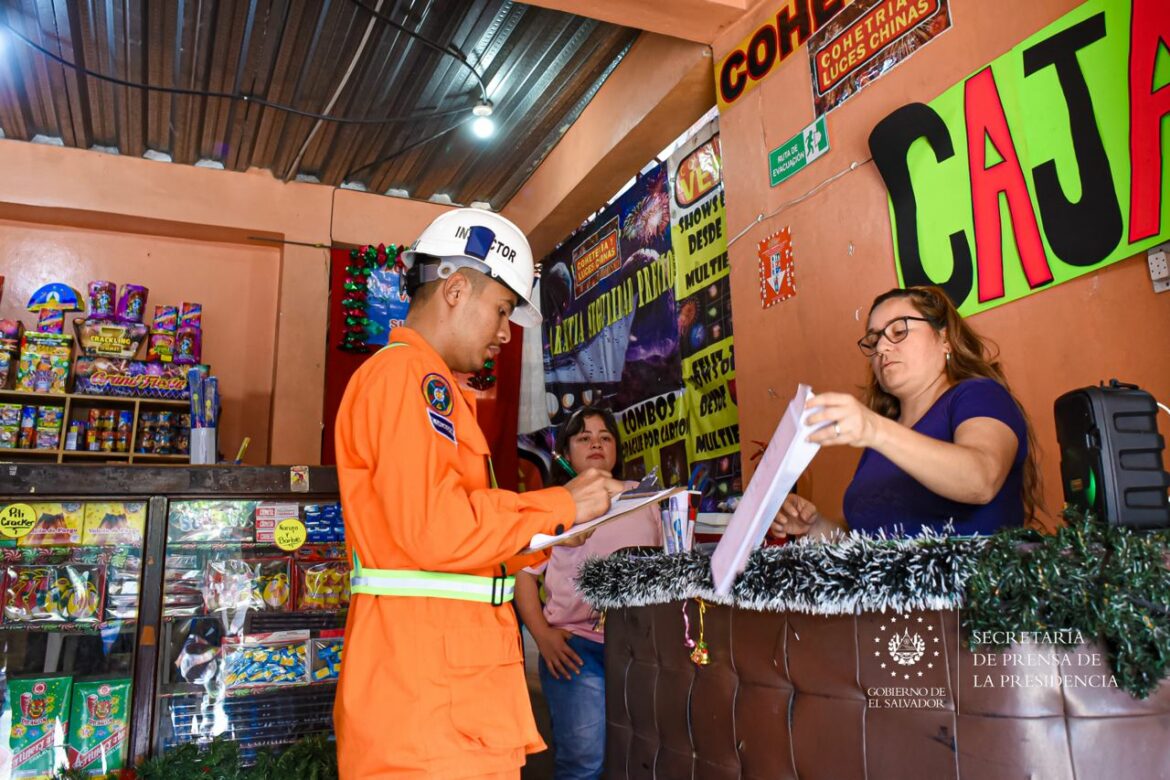 A pocos días de finalizar el año, Bomberos intensifica inspecciones en puestos de venta de pólvora en todo el país
