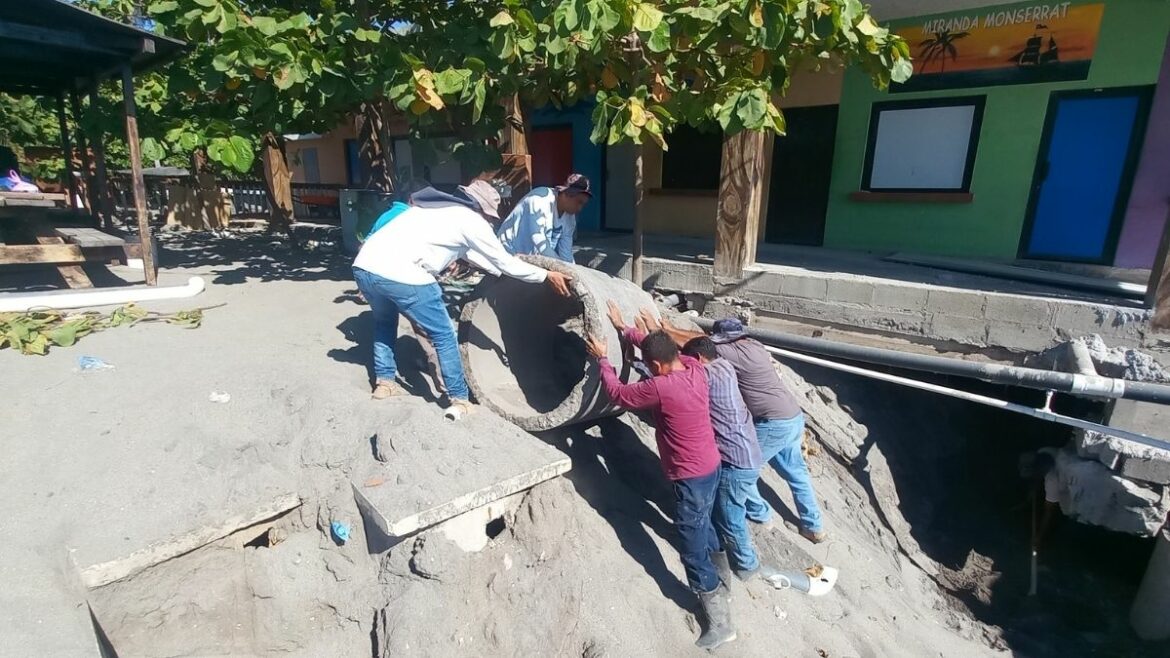 Trabajos de reparación y remodelación del malecón “La Zunganera”