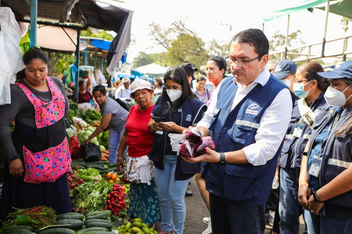 Defensoría continúa con verificación de precios de verduras y frutas a nivel nacional: productos se mantienen con costos estables