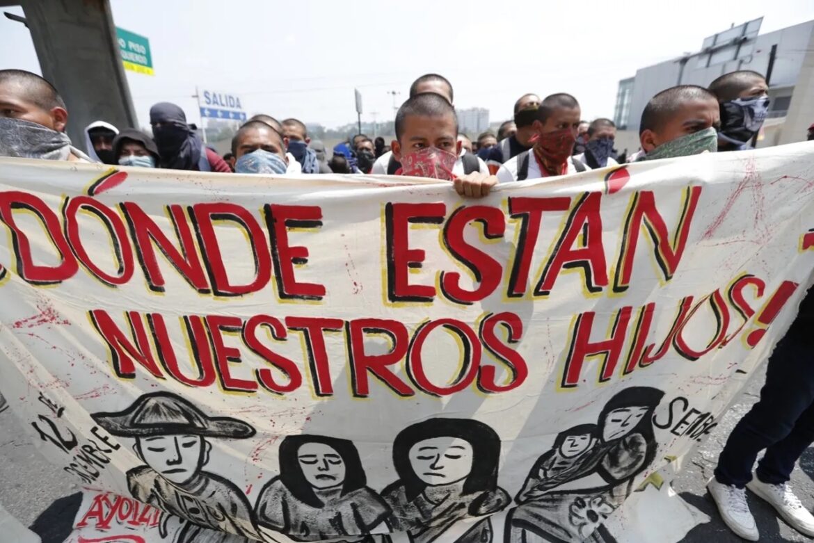 México abrirá los archivos sobre la repentina desaparición de más de 40 estudiantes hace nueve años