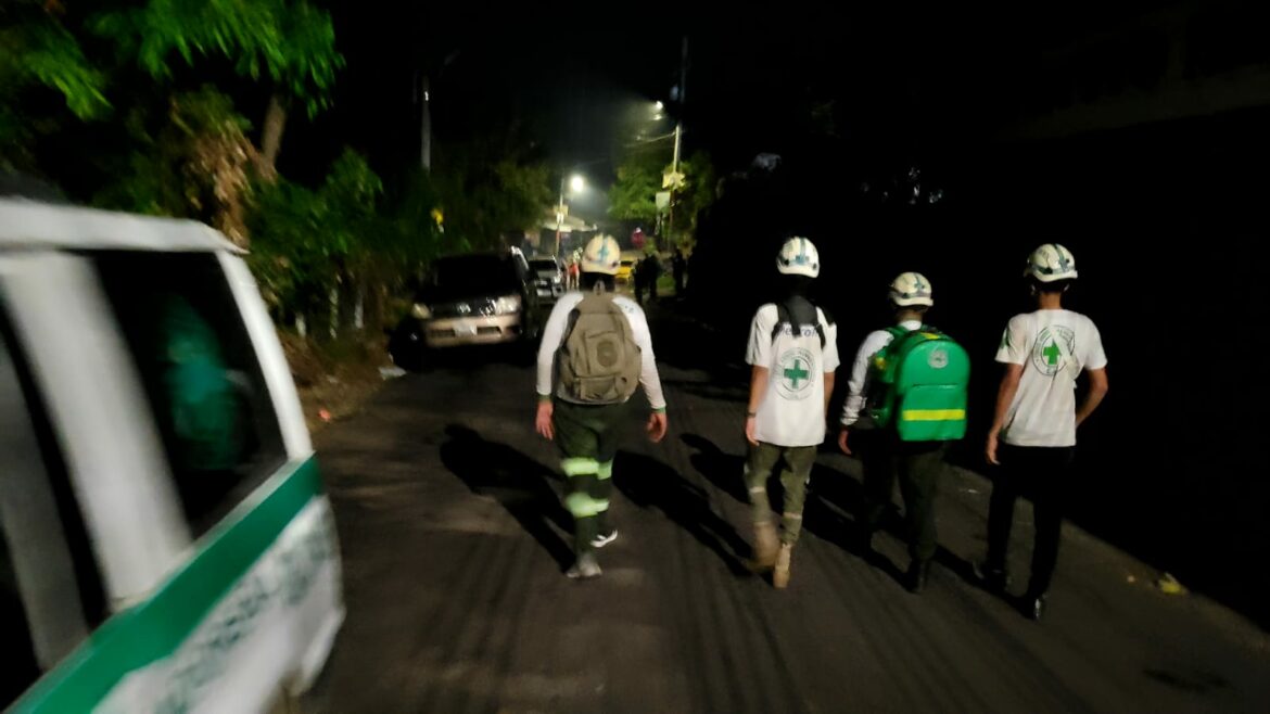 Buscan a 15 turistas extraviados en el volcán Chaparrastique en San Miguel