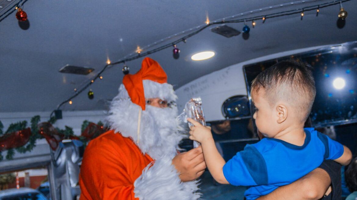 Villa Navideña lleva alegría a los niños de la Comunidad Las Cañas
