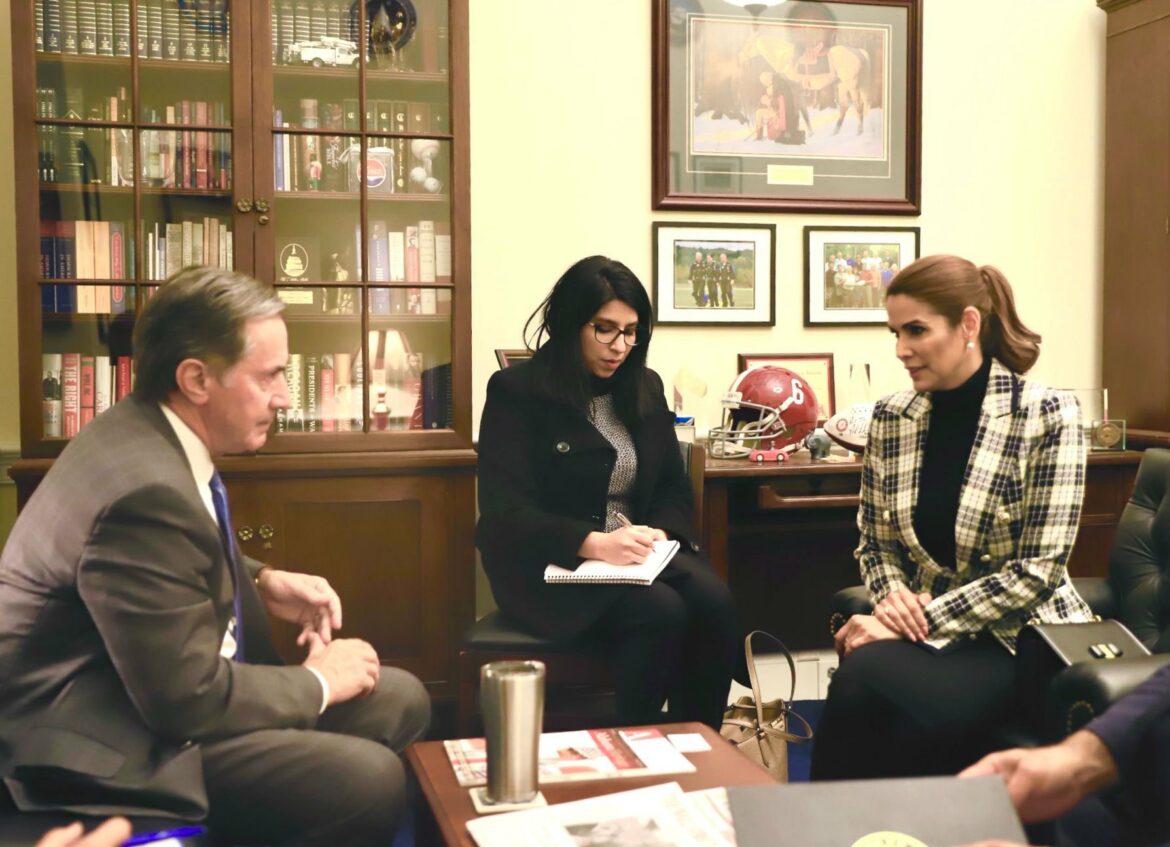 Embajadora Mayorga se reúne con congresista de USA: «Le extendimos la invitación a visitar El Salvador y conocer el nuevo país que estamos construyendo»