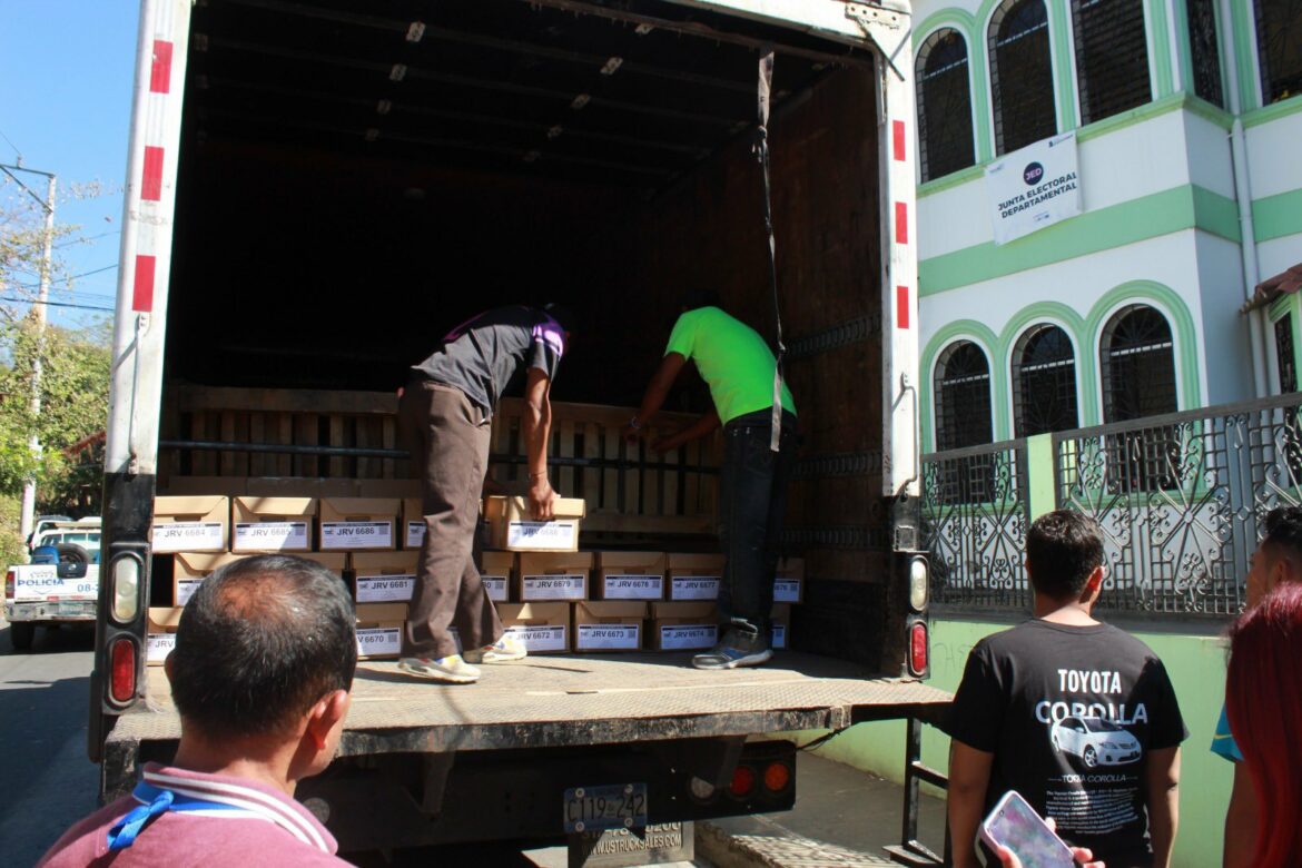 TSE traslada paquetes electorales hacia Cabañas, Cuscatlán, La Paz y San Vicente para la elección presidencial y legislativa