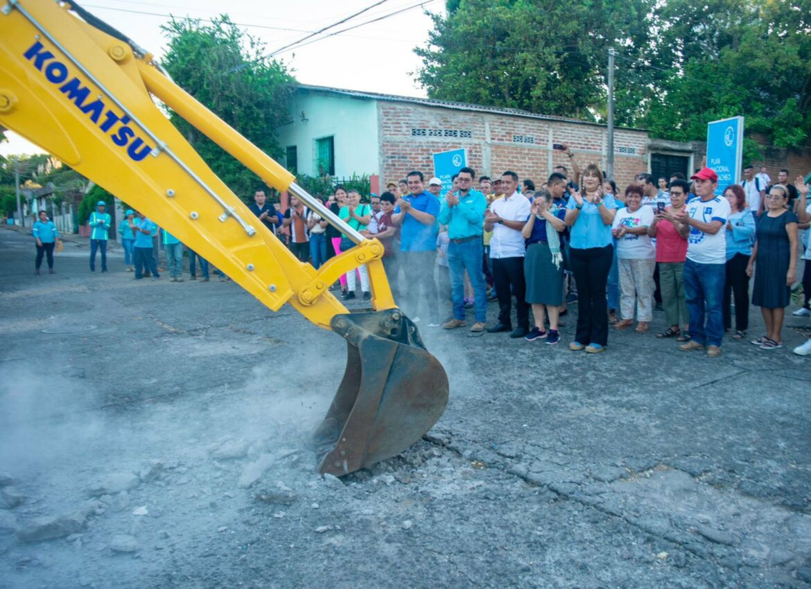 La Dirección de Obras Municipales inició la recuperación de la red vial del municipio de Jucuapa