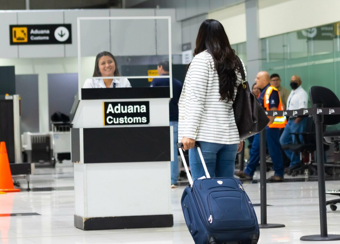 El Salvador destaca en el cumplimiento de estándares aduaneros, afirmó Mayorga