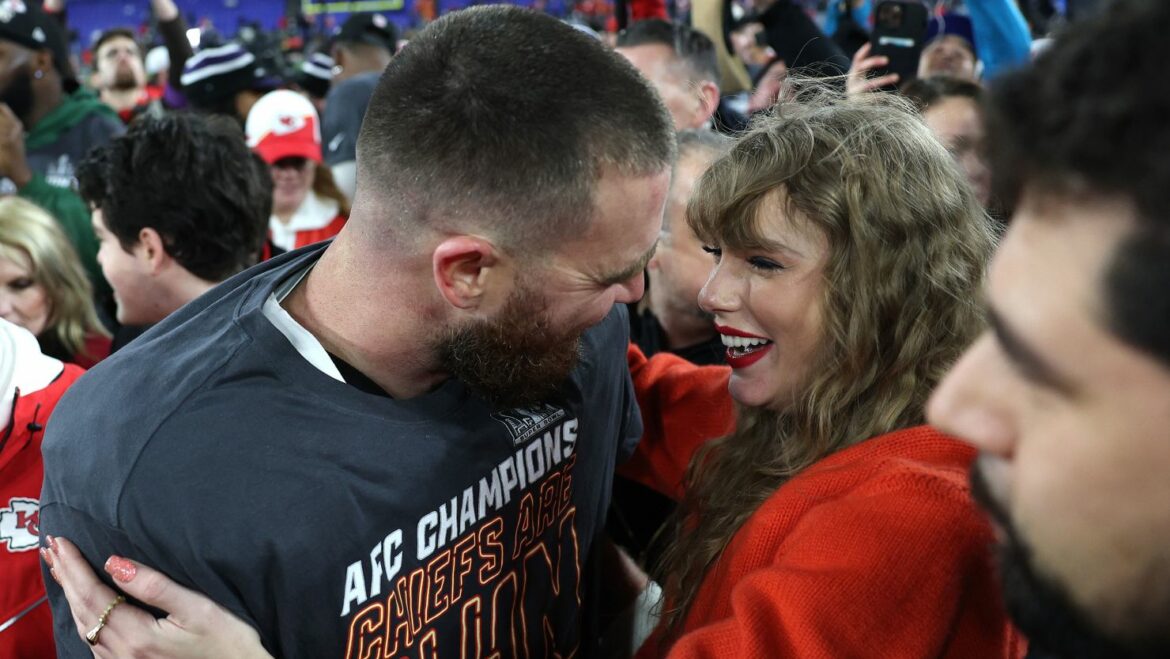 Taylor Swift celebró con Travis Kelce el paso de los Chiefs al Super Bowl