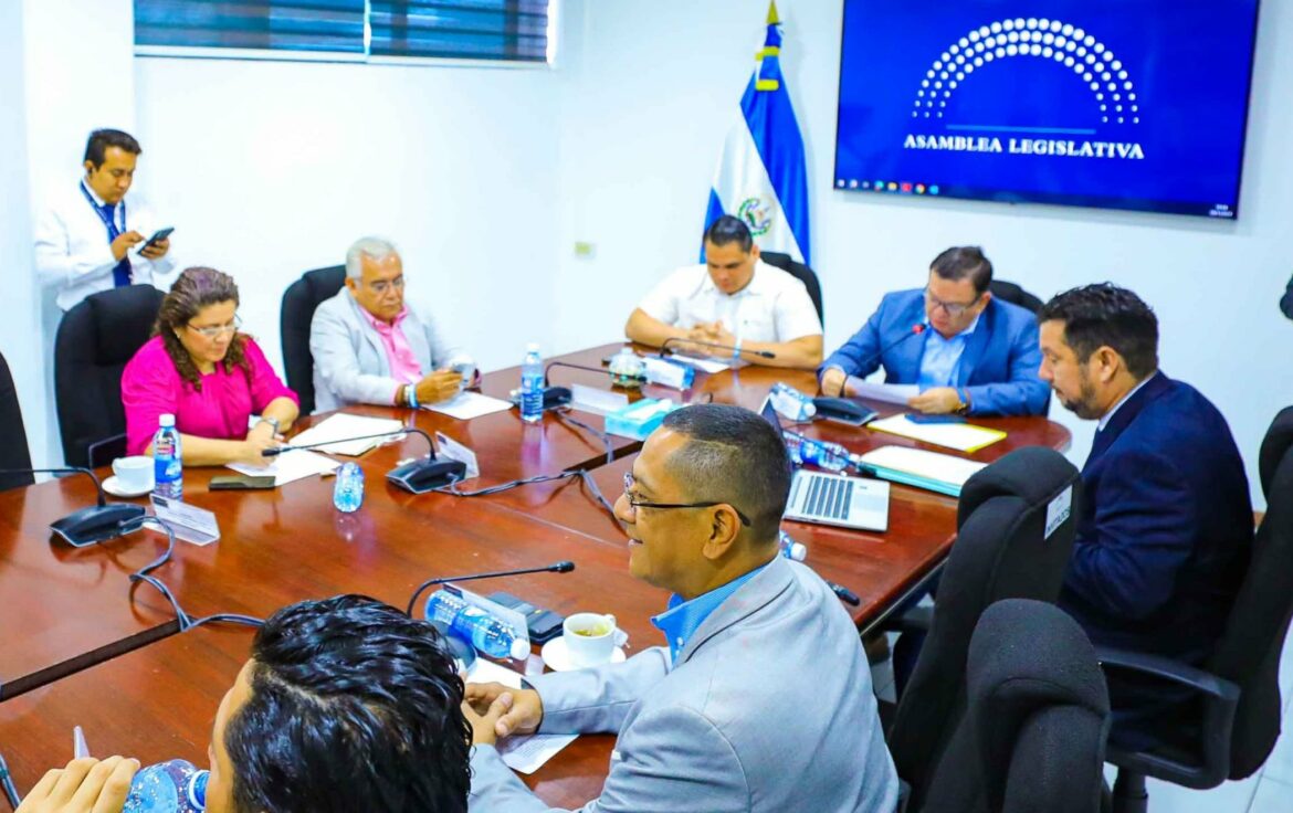 Comisión aprueba suscribir préstamo para atender de manera inmediata a familias afectadas por huracanes o terremotos