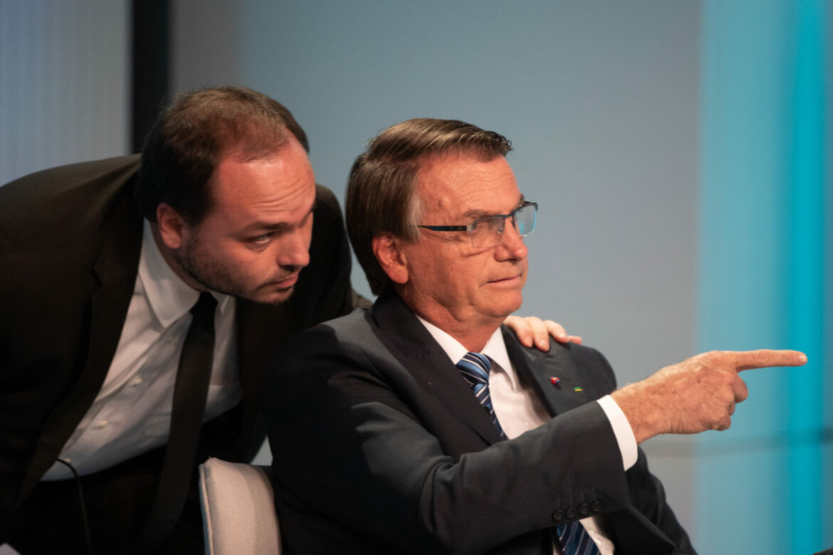 La Policía de Brasil allanó la casa de uno de los hijos de Bolsonaro por un caso de espionaje
