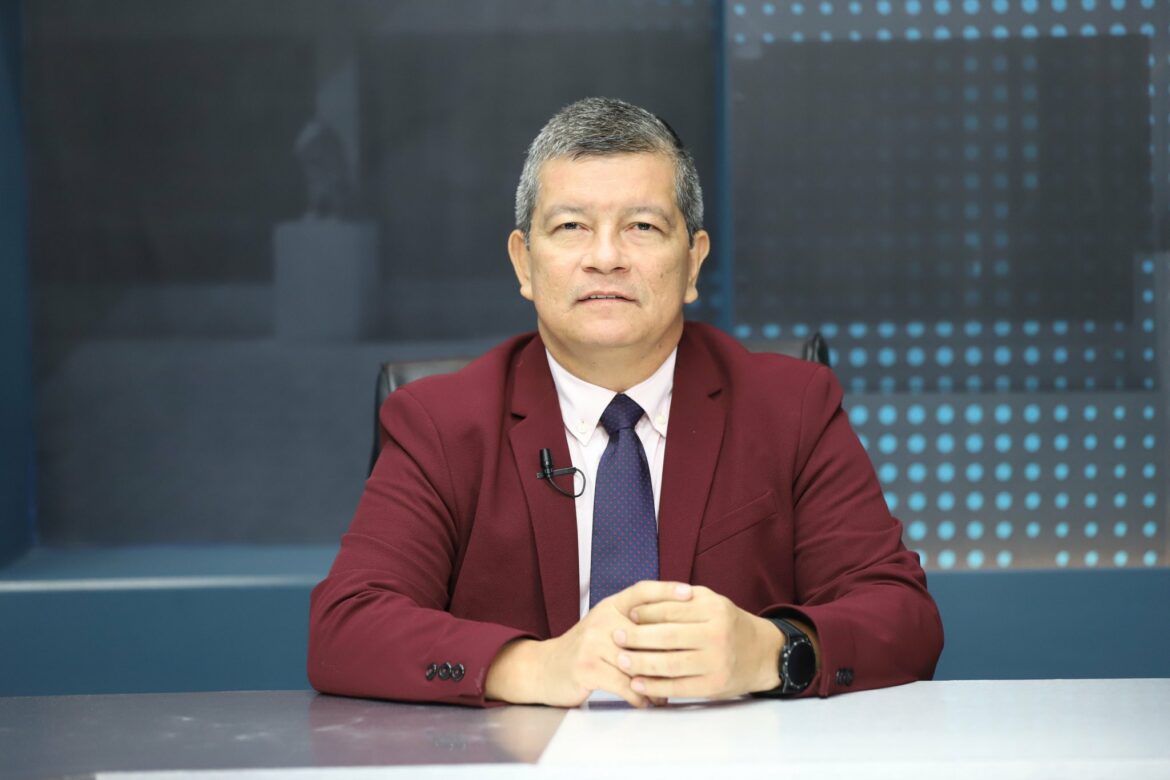 Manuel «El Chino» Flores asegura que ha logrado que el FMLN suba de 4.2% a un 21% en la preferencia electoral