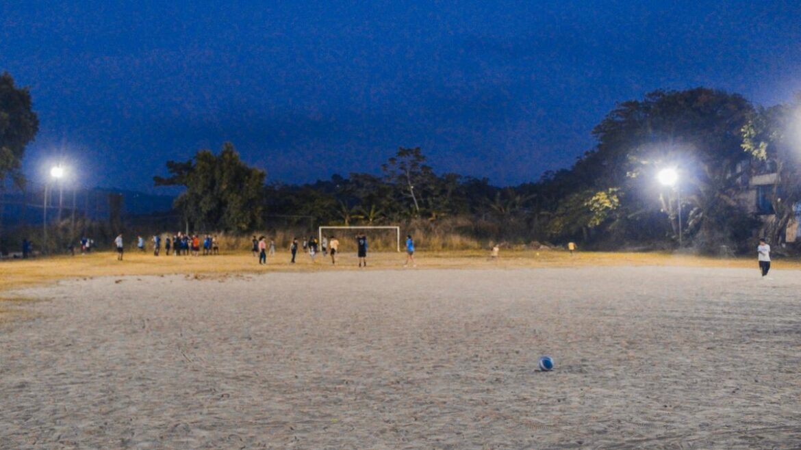 Encendido de luces en cancha de Ilopango como un paso adelante en la Transformación de la cuidad