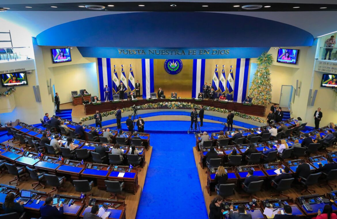 Reformas en la Ley de creación de FOSOFAMILIA creará condiciones favorables para microempresarios salvadoreños