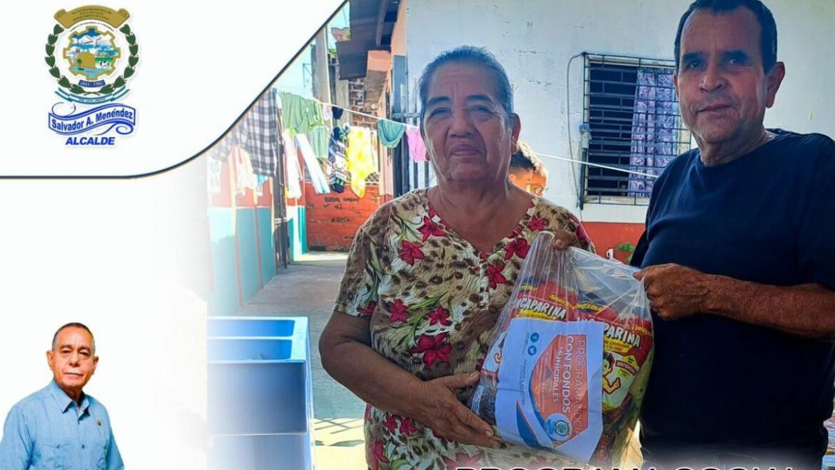 Entrega de Canastas Básica al Adulto Mayor en San Luis Talpa