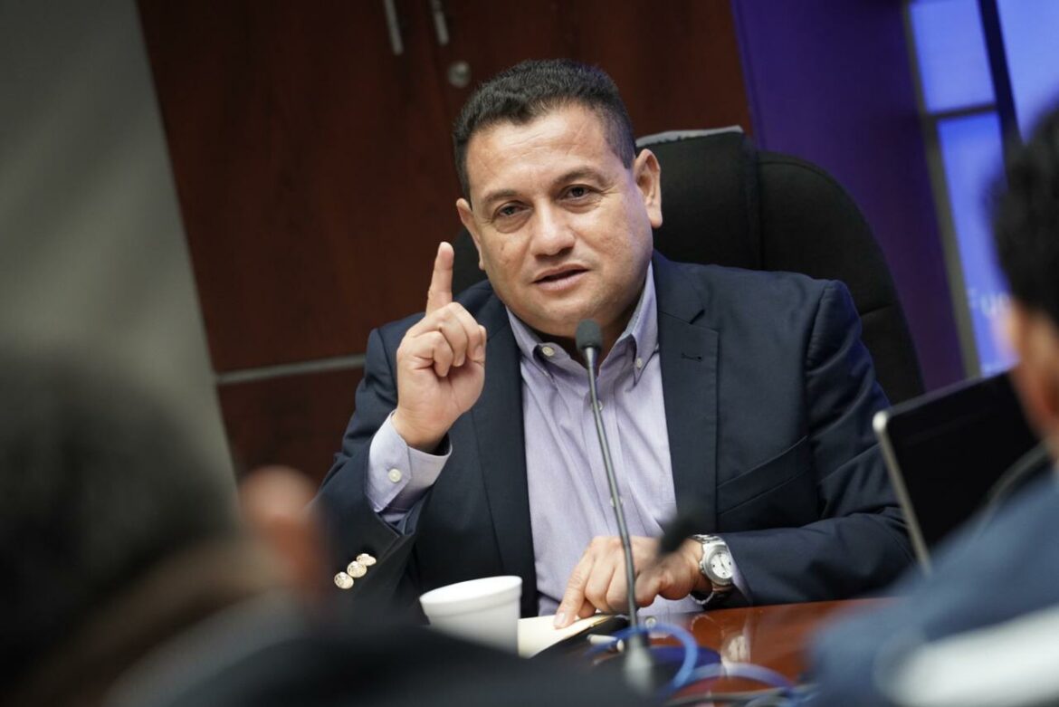 Rolando Castro advierte que alcaldes que sigan operando por medio de ilícitos serán procesados por la FGR