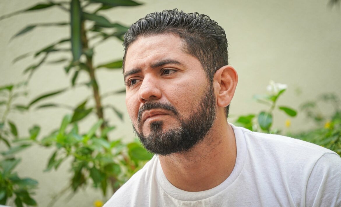 Hombre acusado de hurto de identidad y estafa permanecerá en prisión preventiva
