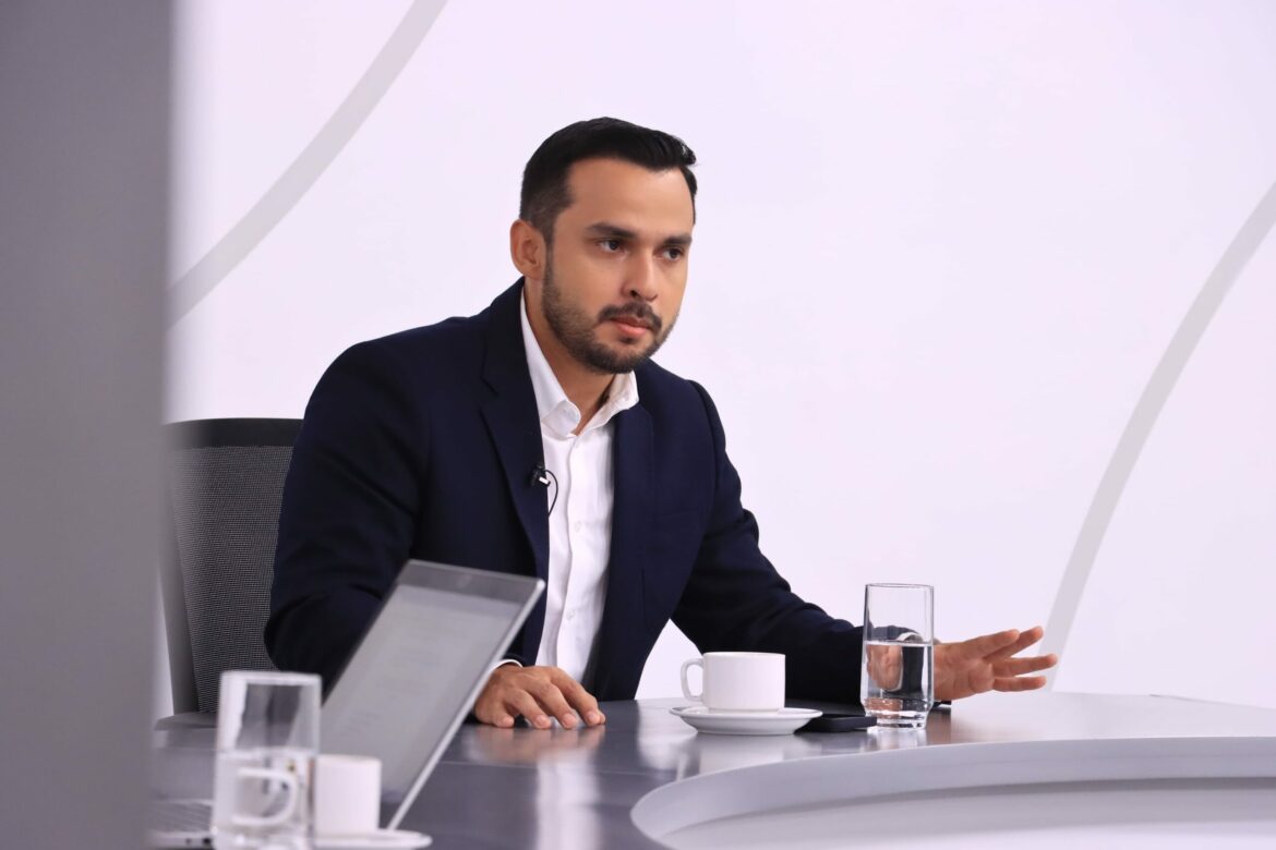 75% de avance en la renovación de semáforos inteligentes, cerca de 800 cámaras detectarán la velocidad y la invasión de carril, según VMT