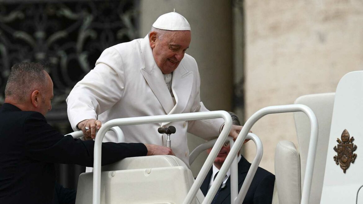 El papa pide la «prohibición universal» de la maternidad subrogada