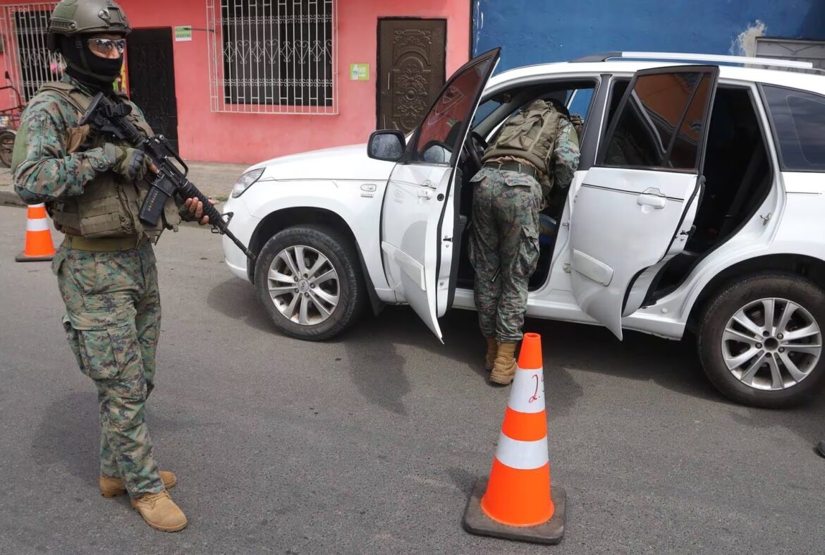 El presidente de Ecuador decreta toque de queda en todo el país