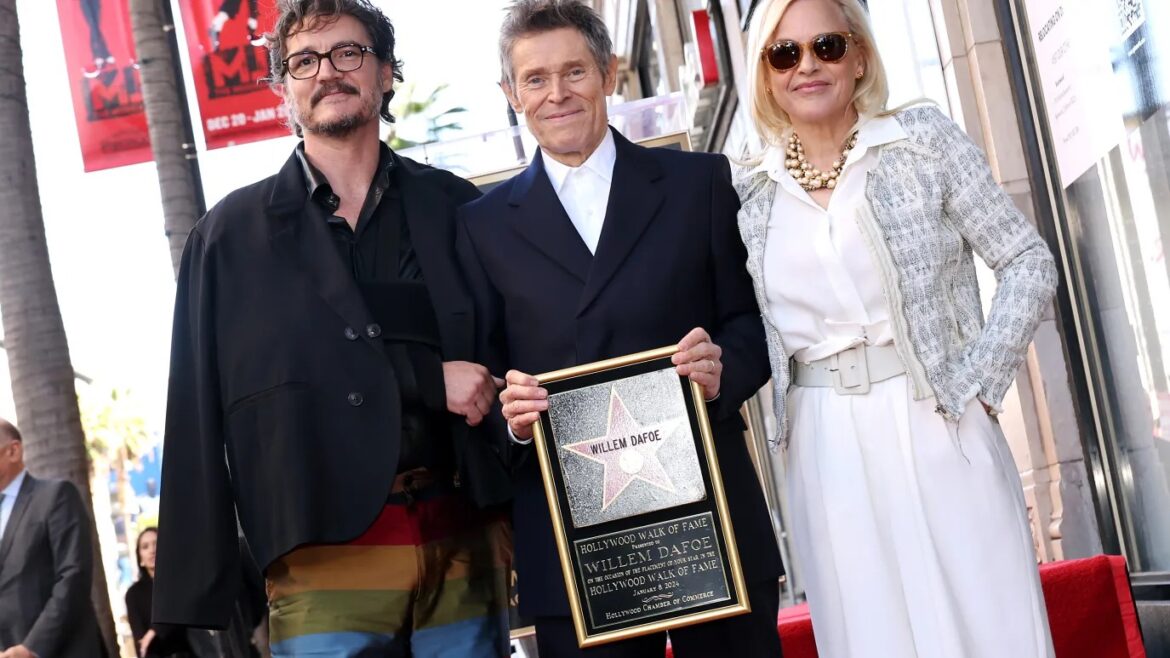 Willem Dafoe recibe su estrella en el Paseo de la Fama de Hollywood
