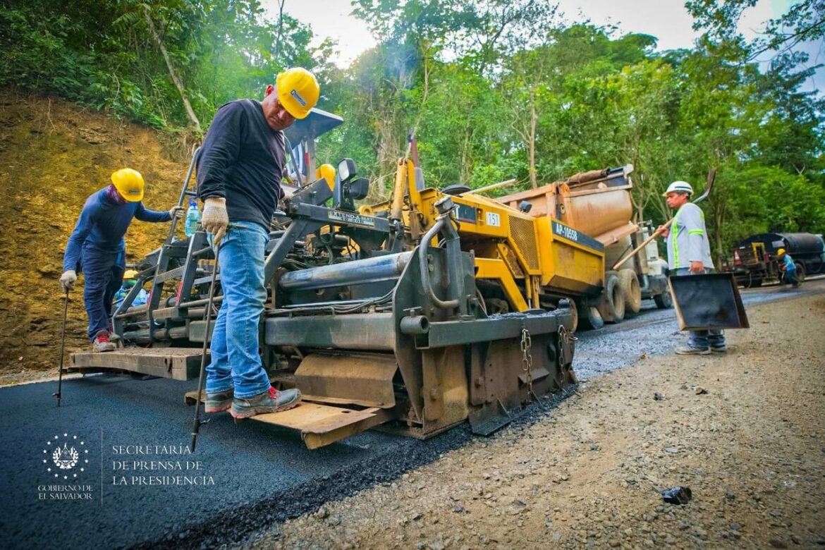 El Gobierno construye 11 kilómetros de calles perimetrales en las cercanías del embalse de la Central Hidroeléctrica 3 de Febrero