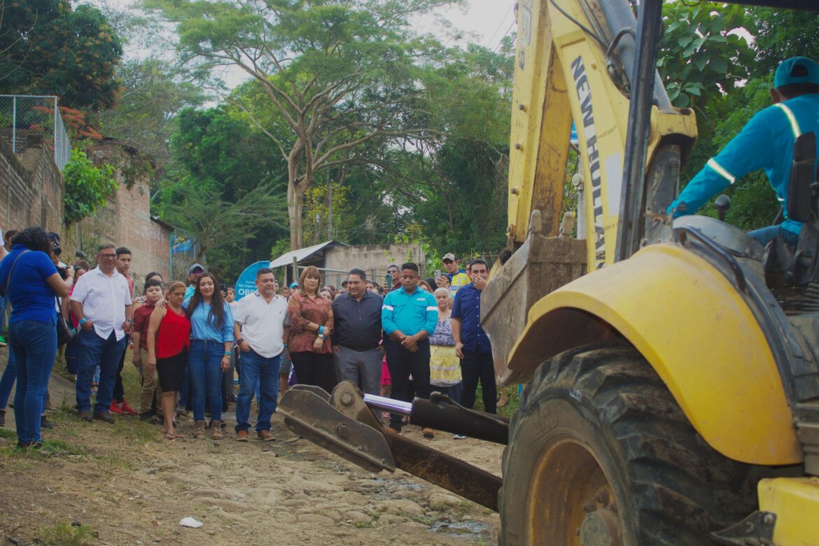 La DOM arrancó con las obras de mejoramiento de la calle rural que conecta al municipio de San Buenaventura en Usulután
