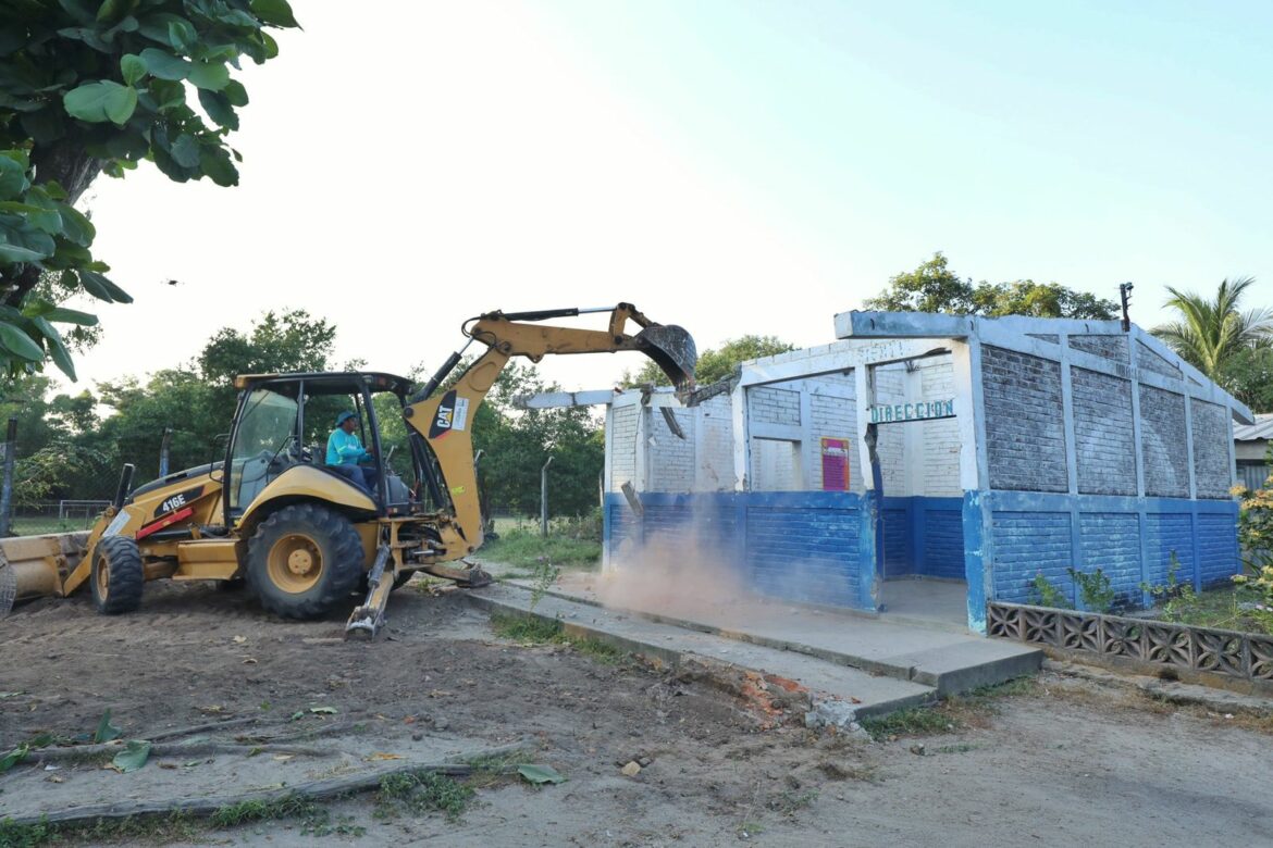 El Gobierno a través de la DOM inicia reconstrucción del Centro Escolar Caserío Santo Tomás, San Luis Talpa