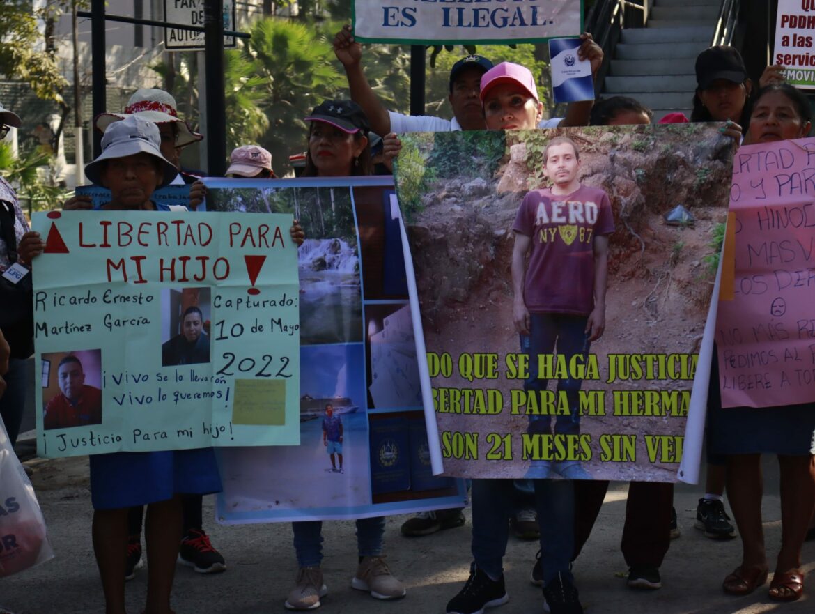 Poca afluencia en marcha convocada por la oposición para conmemorar Acuerdos de Paz: «Entre más ataques, vamos a responder con más lucha»