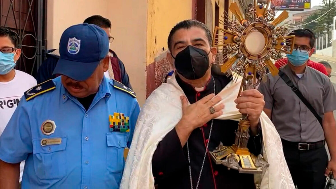Nicaragua libera, expulsa y envía al Vaticano a un grupo de sacerdotes