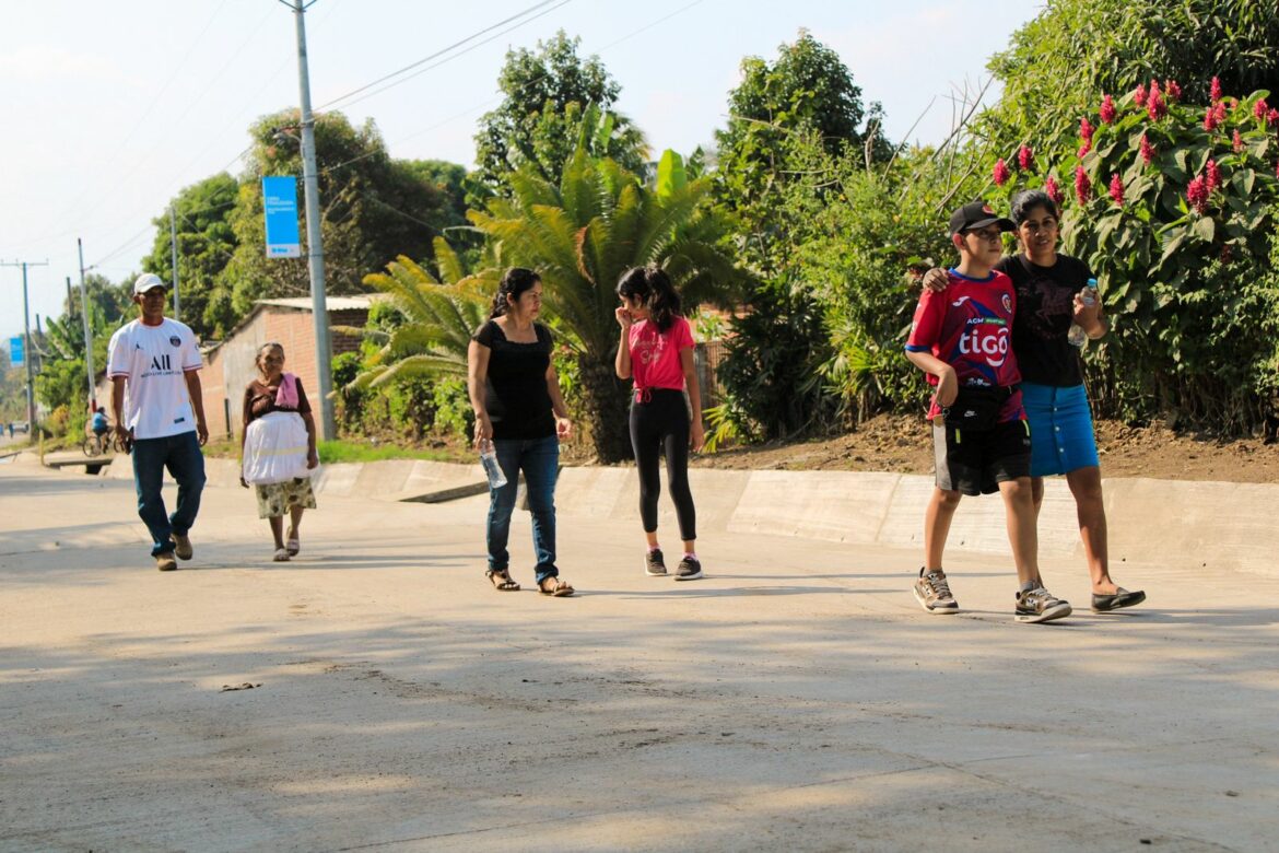 La DOM «cambia la calidad de vida» de más salvadoreños en Santa Ana con nueva calle
