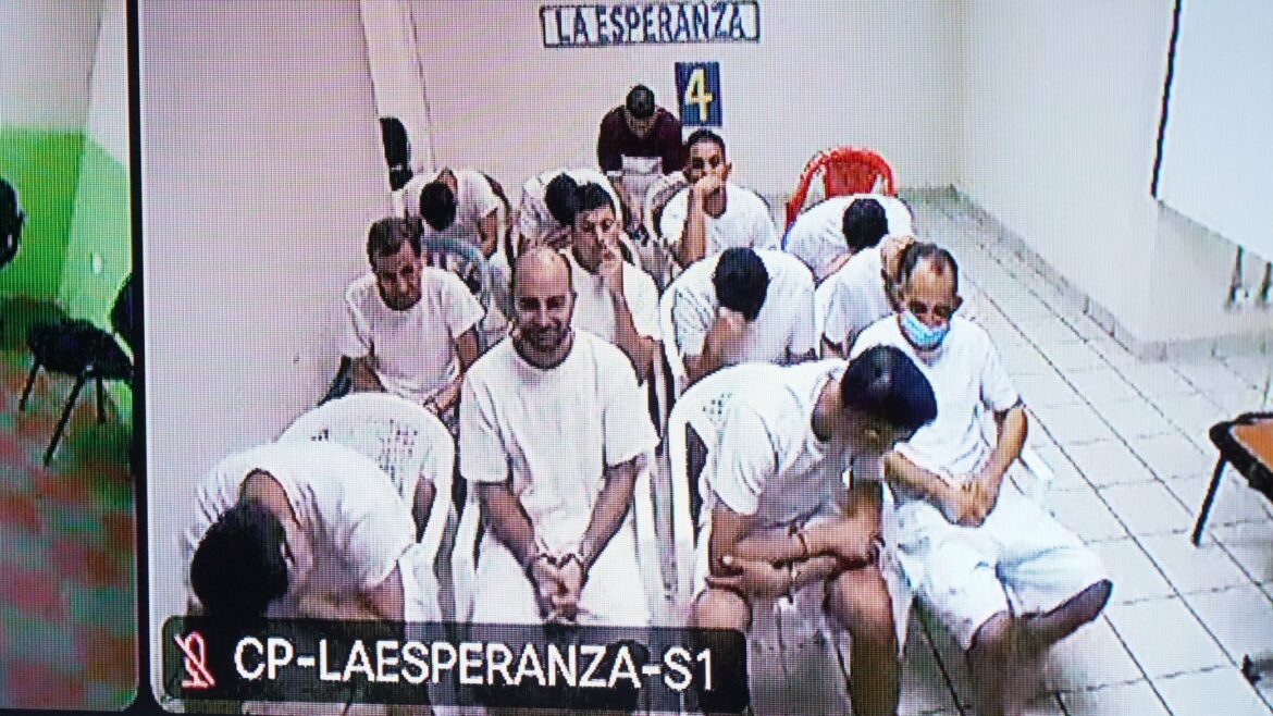 Fiscalía pide penas máximas contra estructura dedicada al tráfico ilegal de personas