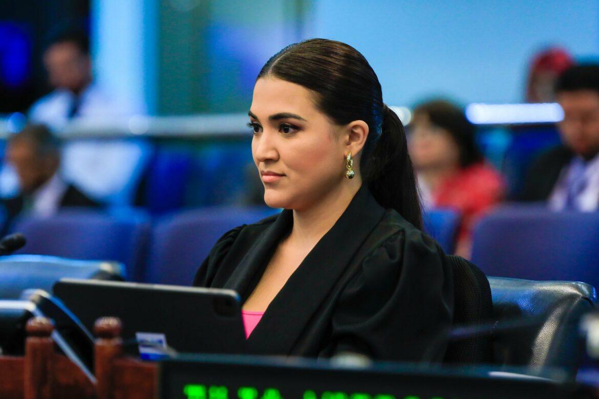 Diputada Rivas: “La firma de los acuerdos de paz fue un acto hipócrita porque las mismas personas que lo firmaron llevan en su conciencia miles de personas asesinadas y desaparecidas”
