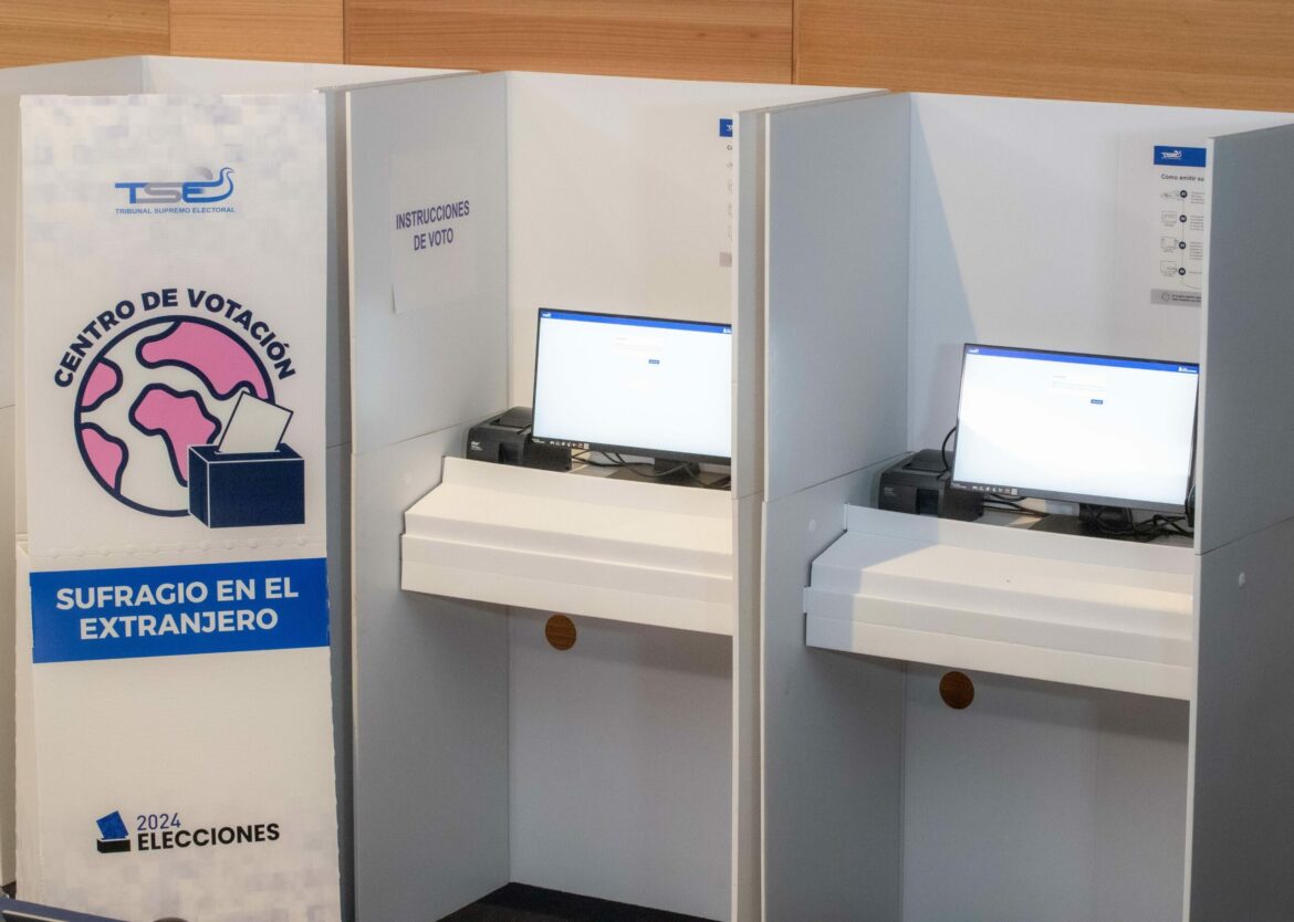 TSE realiza prueba técnica del voto electrónico presencial para la diáspora