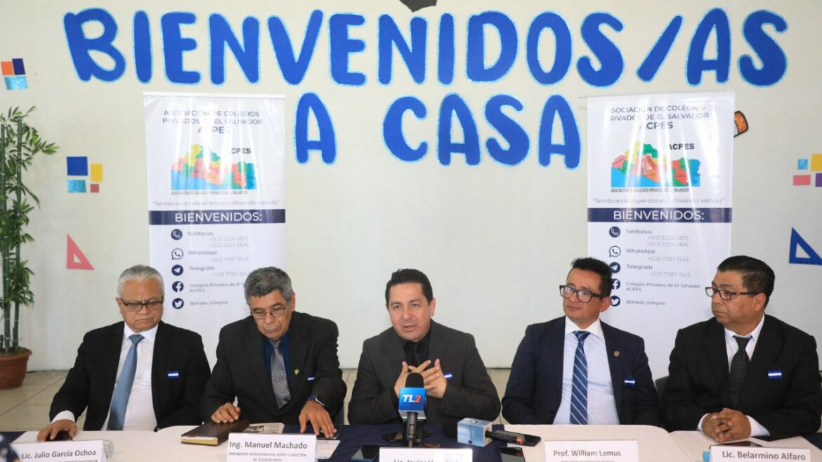 Colegios privados realizan inauguración de año escolar