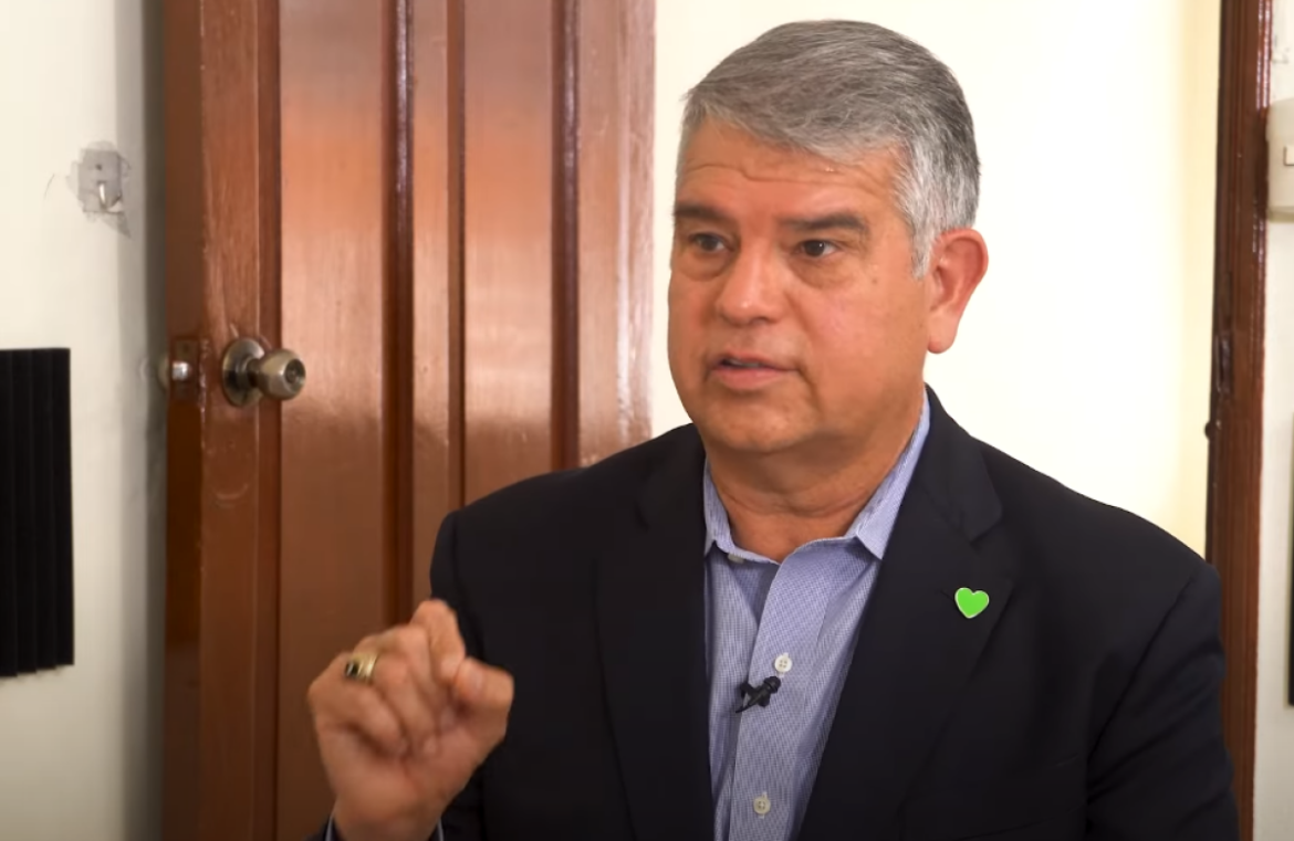 Luis Parada confirma que ya emitió su voto de forma electrónica