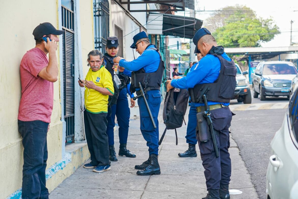 Imponen multas a salvadoreños por incumplir  Ley Seca