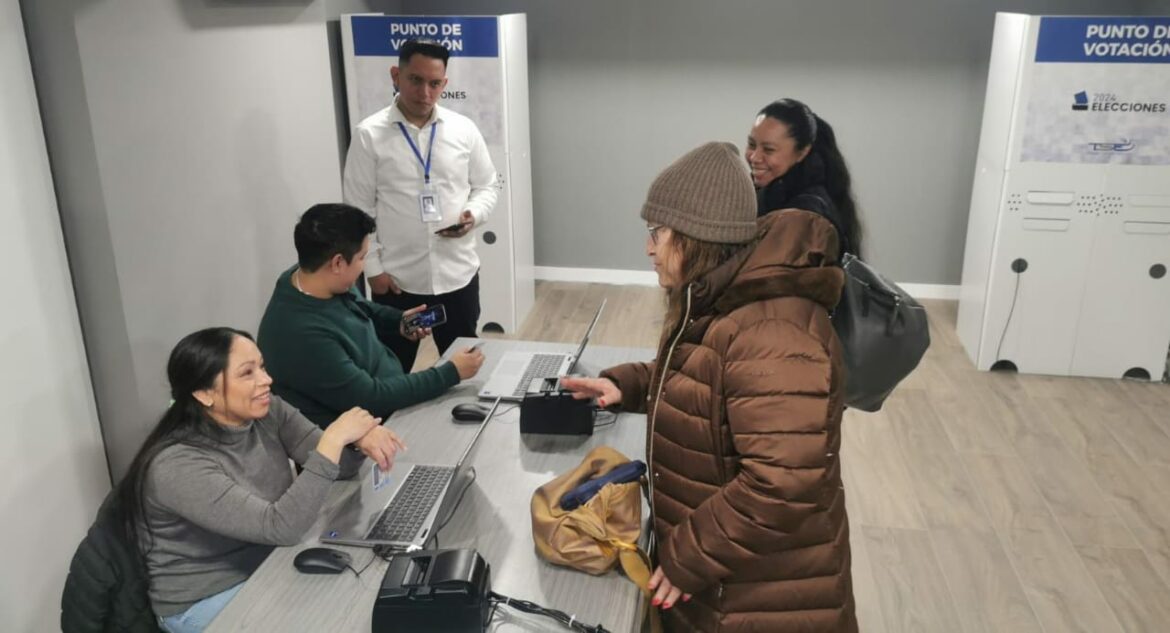 La FGR «garantiza la legalidad» de las elecciones en el exterior. La diáspora ya inició a votar.